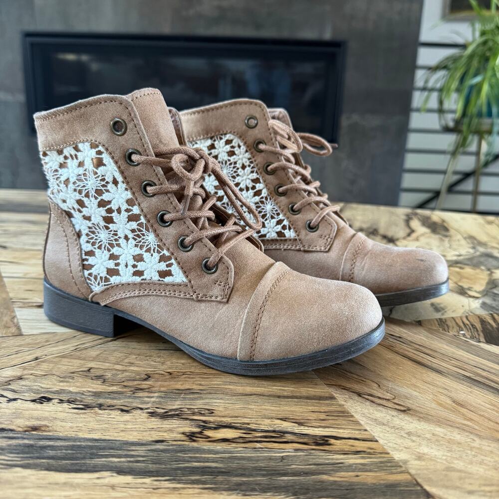 Brash Tan Faux Suede Crochet Lace Up Ankle Boots Boho Combat Style - Size 5
